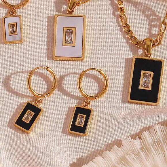 Black Vintage Style Acrylic Pendant Earrings 18K Gold Plated Stainless Steel - Picture 10 of 11